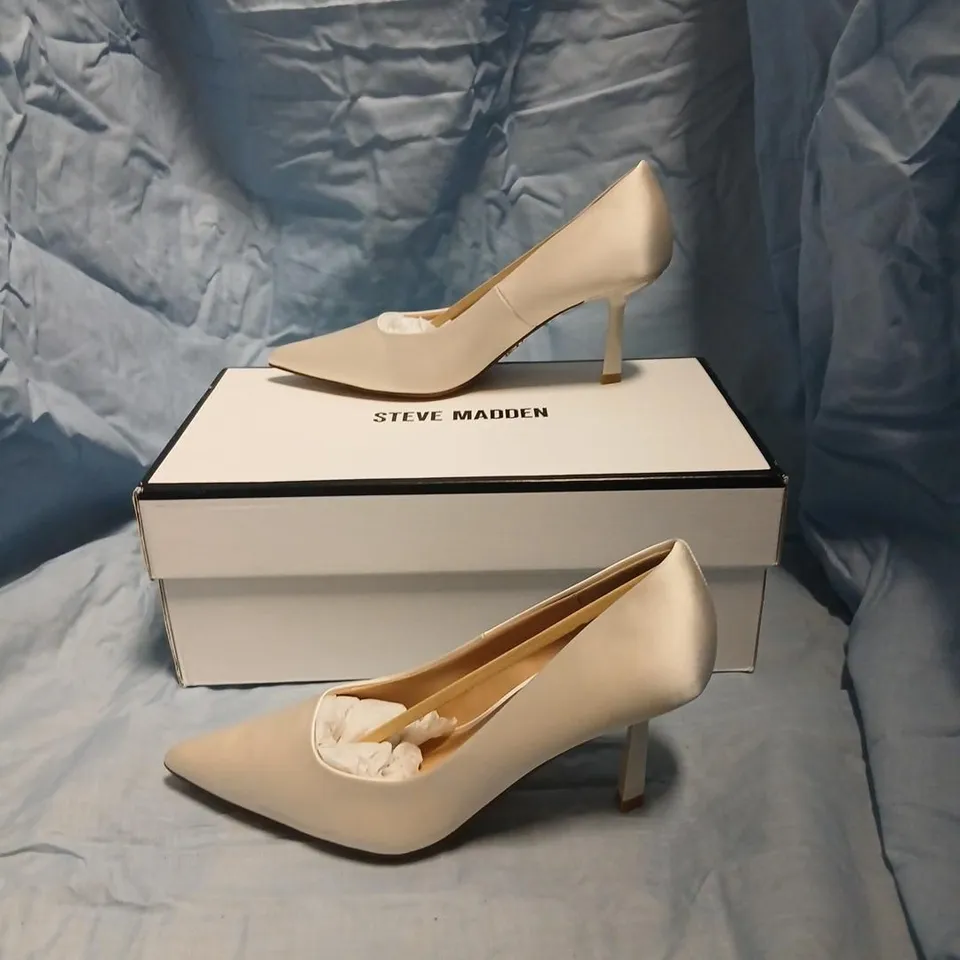 STEVE MADDEN IVORY PEARL PUMPS – UK 3 (EU 36)