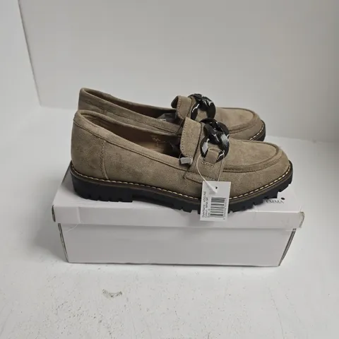 BOXED PAIR OF ADELINE SHOES IN MINK MF - UK 6