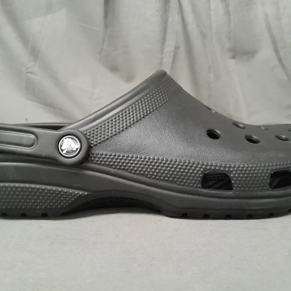 PAIR OF CROCS CLOGS IN BLACK SIZE M13