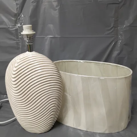 BOXED WAVE CERAMIC TABLE LAMP