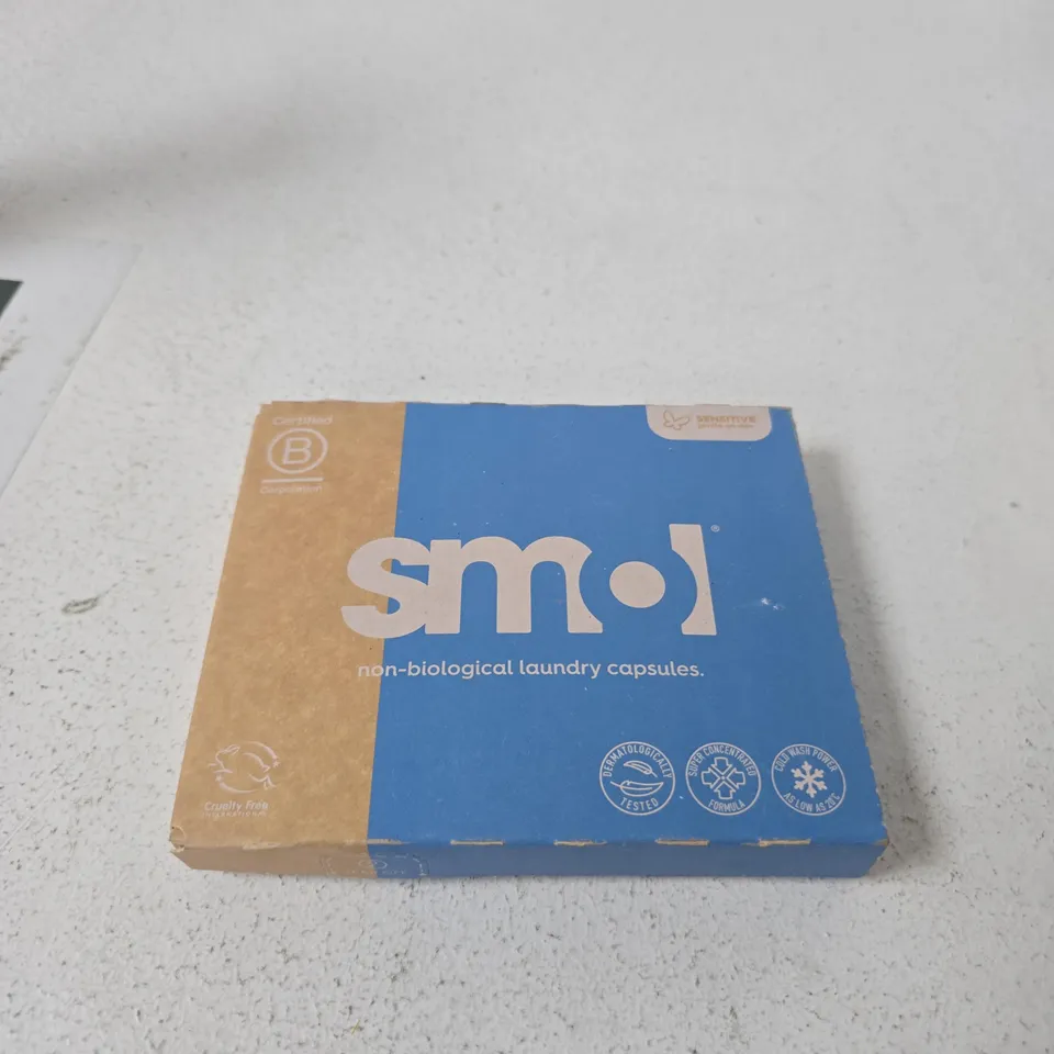 BOX OF APPROXIMATELY 12 ASSORTED HOUSEHOLD ITEMS INCLUDING GENERAL PURPOSE SILICONE AND SMOL LAUNDRY CAPSULES