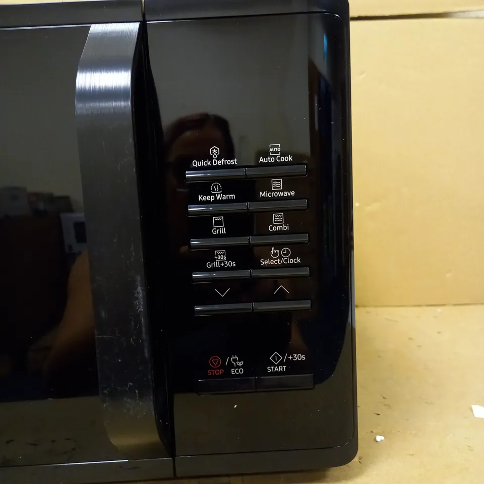SAMSUNG MICROWAVE OVEN, 23 LITRE, BLACK WITH CERAMIC LINING