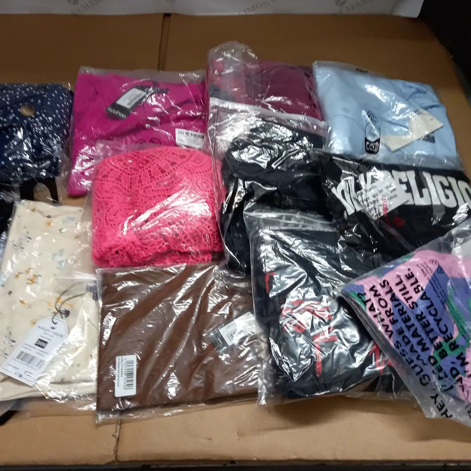 LARGE QUANTITY OF ASSORTED BAGGED CLOTHING ITEMS TO INCLUDE BOOHOO, ASOS AND VERO MODA