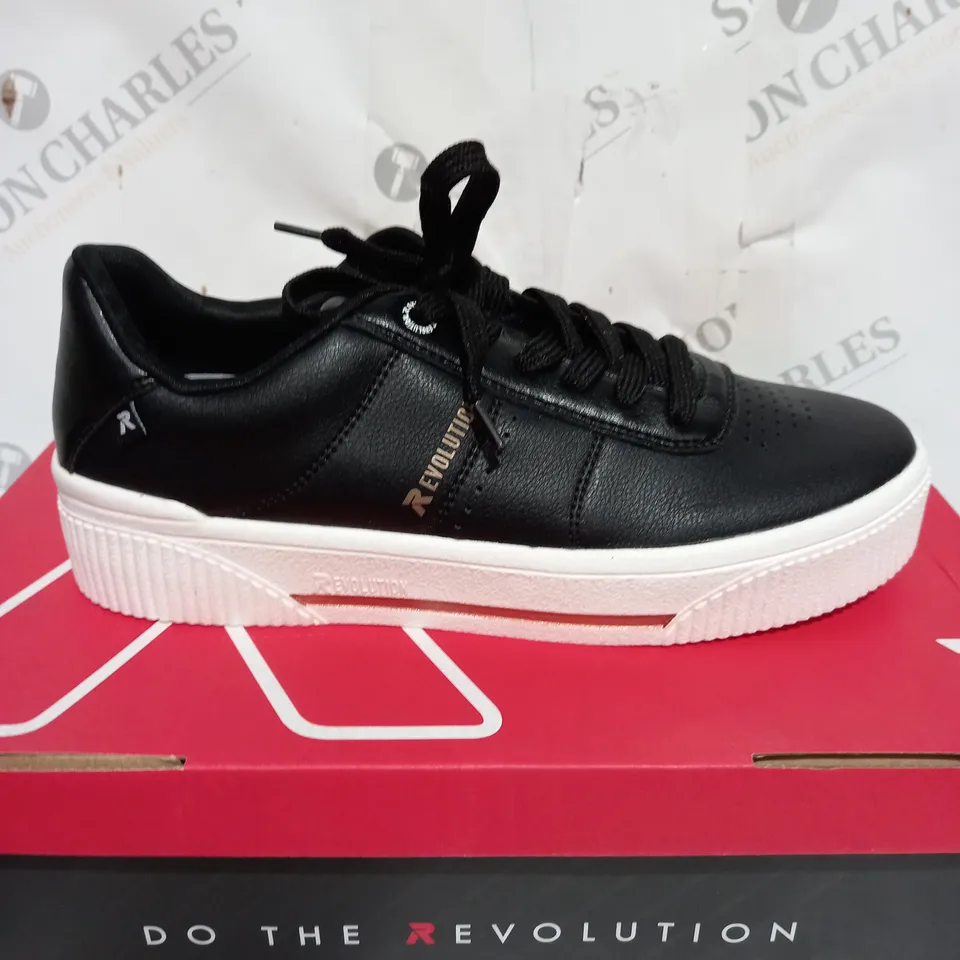 UNBOXED RIEKER EVOLUTION LACE UP TRAINER IN BLACK SIZE 6