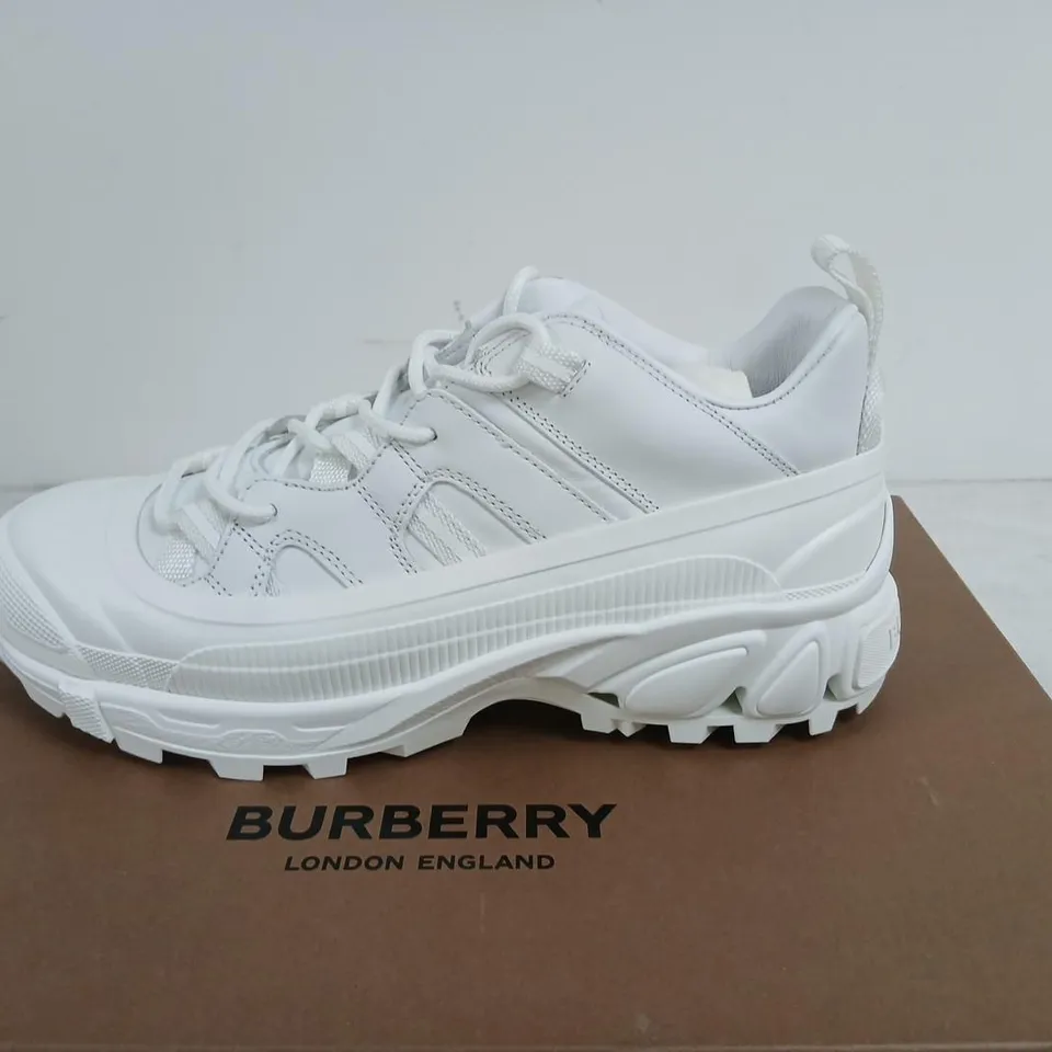 BURBERRY WHITE LOW-TOP SNEAKERS – UK 5 (EUR 38)