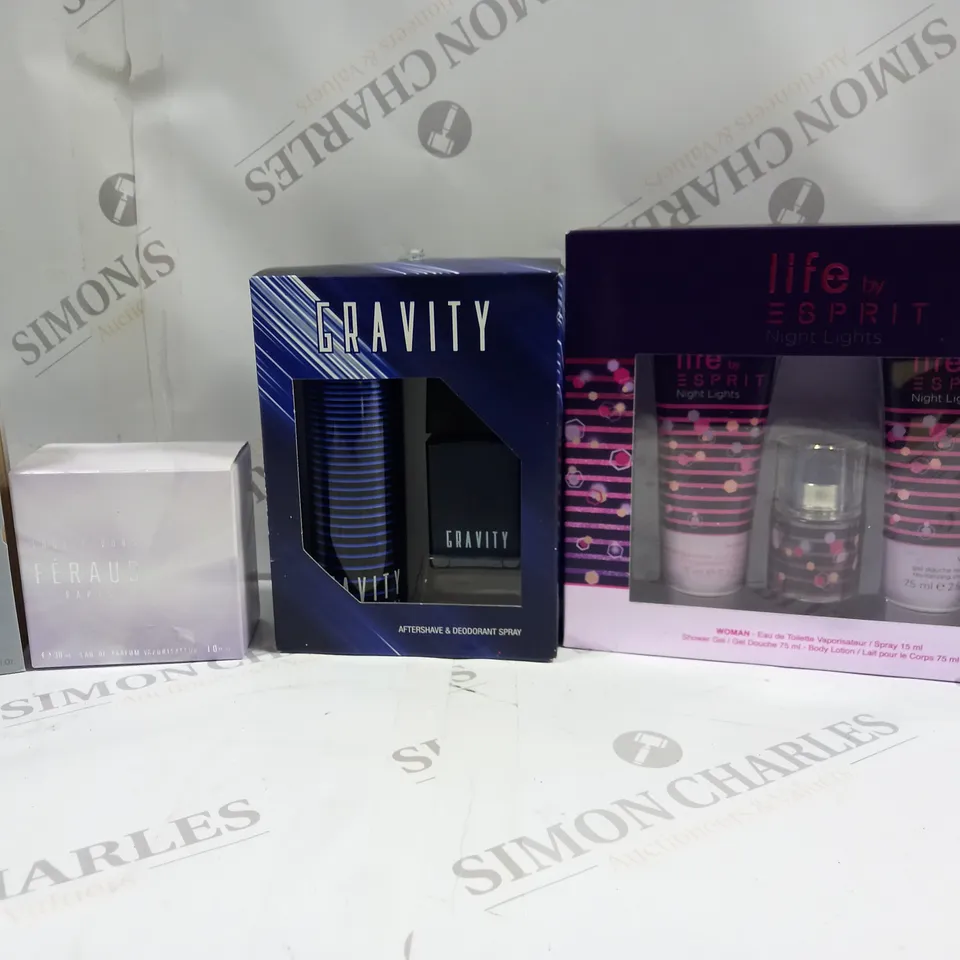 BOX OF APPROXIMATELY 10 FRAGRANCES TO INCLUDE GRAVITY SET, TRUE REPLAY PARFUM, JOOP HOMME ETC