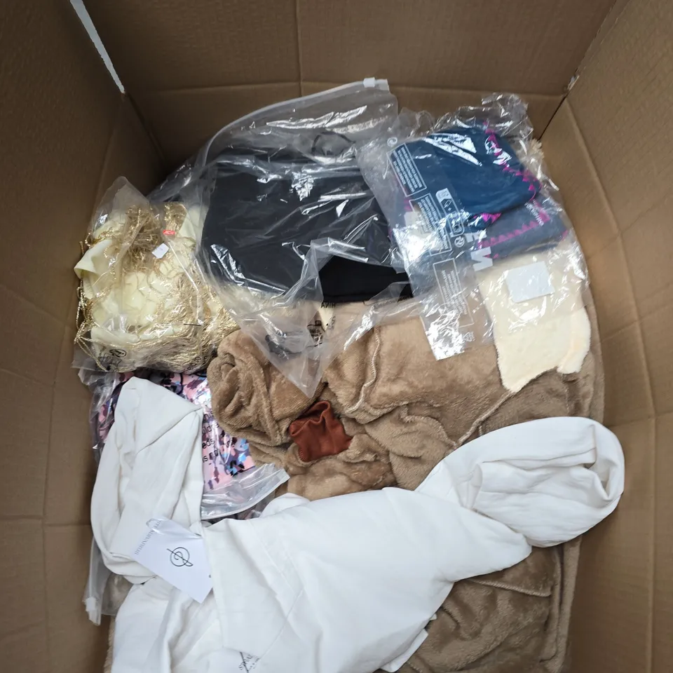 APPROXIMATELY 30 ASSORTED CLOTHING ITEMS IN VARIOUS SIZES, STYLES & COLOURS - COLLECTION ONLY 