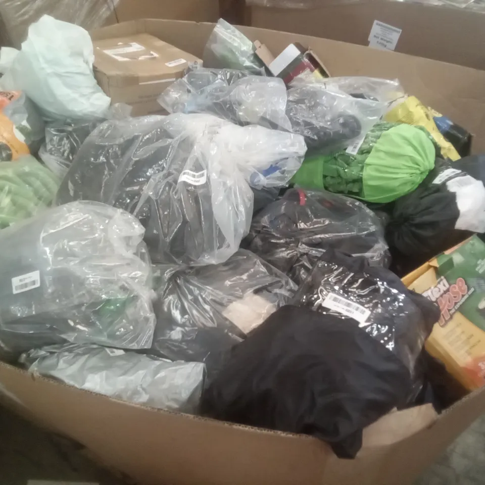 PALLET CONTAINING ASSORTED HOSES