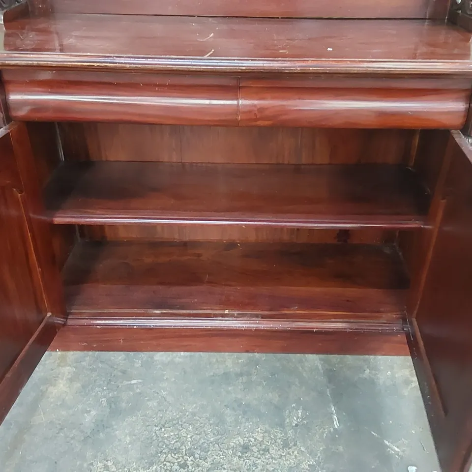 VICTORIAN MAHOGANY-VENEER 2-DOOR LOCKABLE SIDEBOARD 