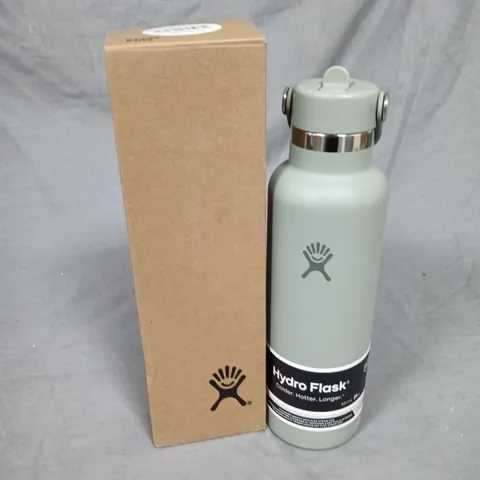 BOXED HYDROFLASK 21OZ STANDARD FLEX STRAW CAP BOTTLE IN GREEN 