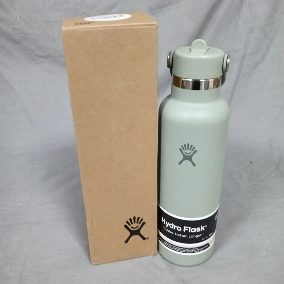 BOXED HYDROFLASK 21OZ STANDARD FLEX STRAW CAP BOTTLE IN GREEN 