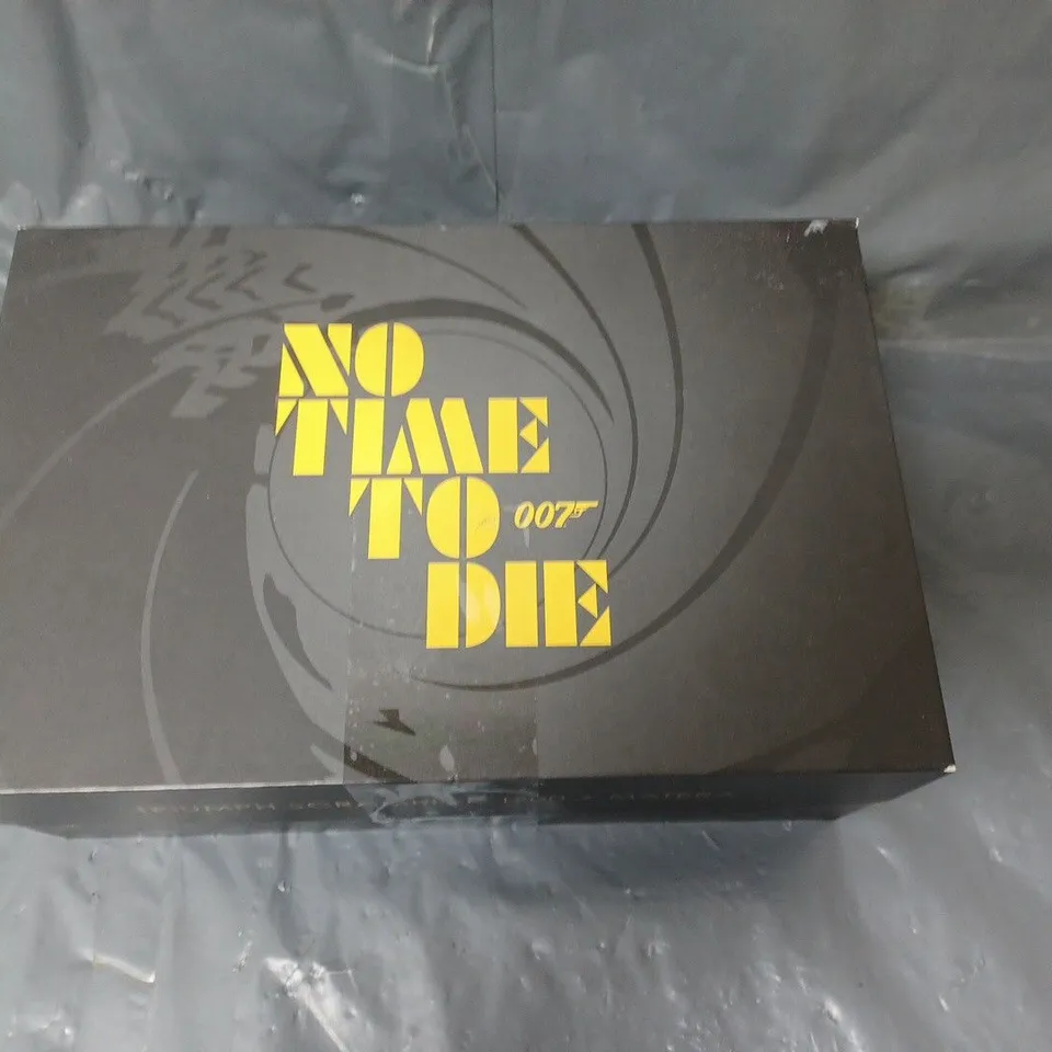 BOXED JAMES BOND NO TIME TO DIE TRIUMPH SCRAMBLER 1200 MATERA