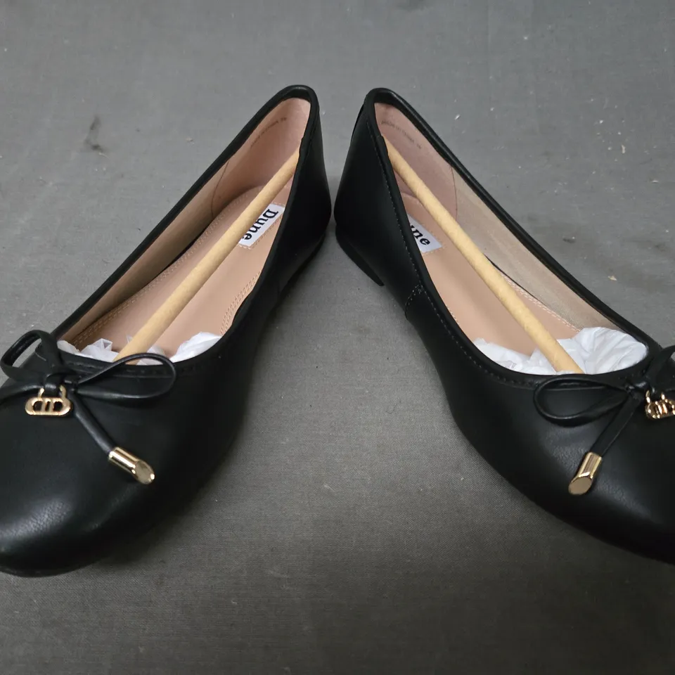 BOXED PAIR OF DUNE LONDON 028 HARPING SLIP-ON BALLERINA SHOES IN BLACK W. BOW DETAIL SIZE 5