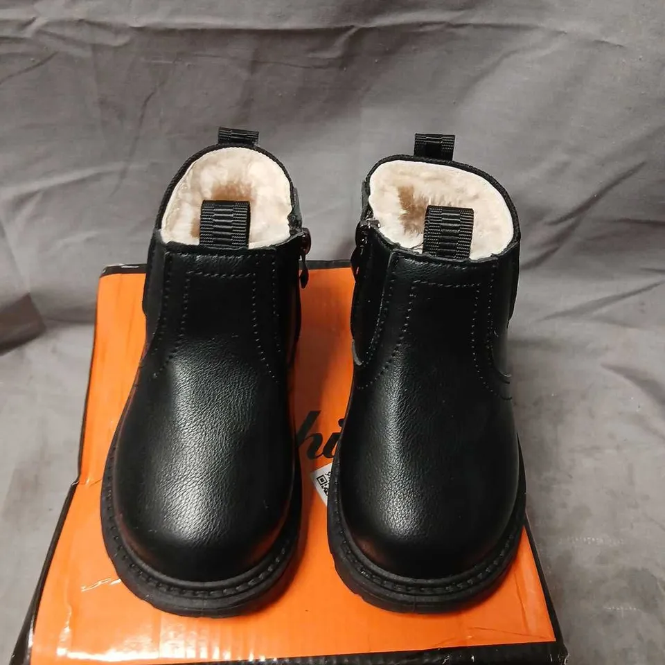 CHILDREN'S BLACK FAUX LEATHER BOOTS WITH FAUX FUR LINING – SIZE 24 (EU)