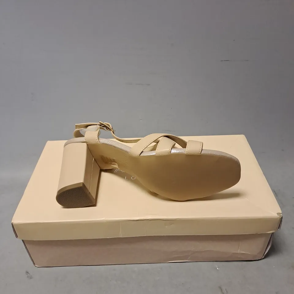 BOXED PAIR OF PARADOX HILDE WIDE FIT FAUX LEATHER HEELS IN NUDE SIZE 6