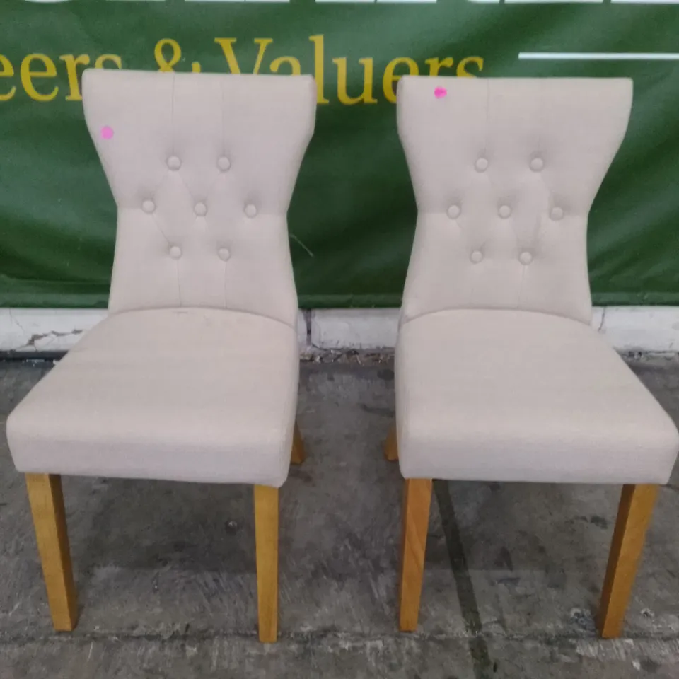 SET OF 2 NEW BEWLEY OATMEAL FABRIC BUTTON BACK DINING CHAIRS (OAK LEG)