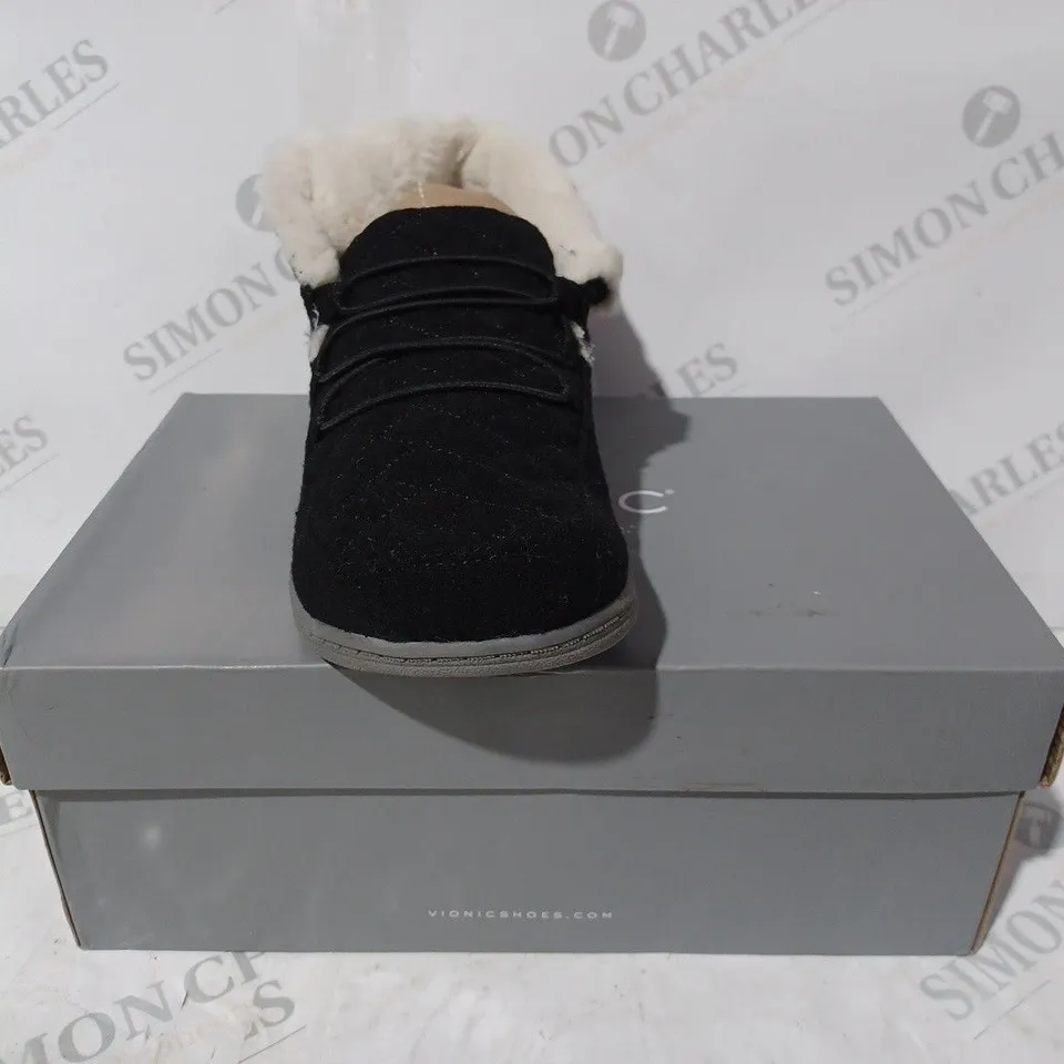 BOXED VIONIC BELIEVE SLIPPERS IN BLACK SIZE 5