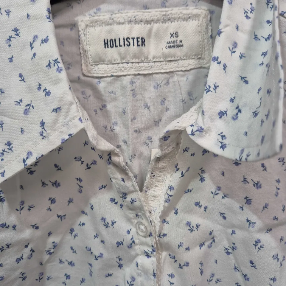 HOLLISTER WOMEN'S WHITE FLORAL PRINT SHIRT – XS