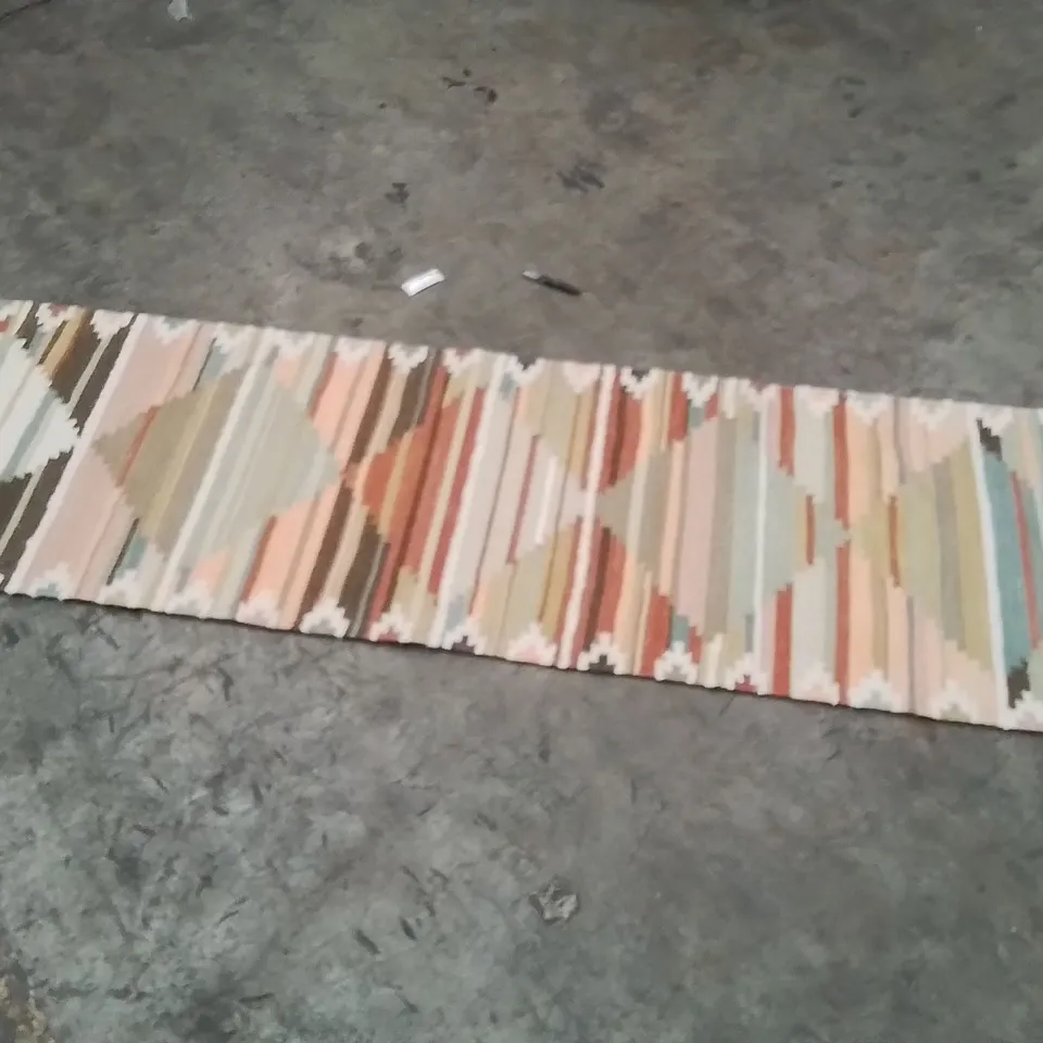 QUALITY DESIGNER AREA RUG - APPROXIMATELY 230X60CM
