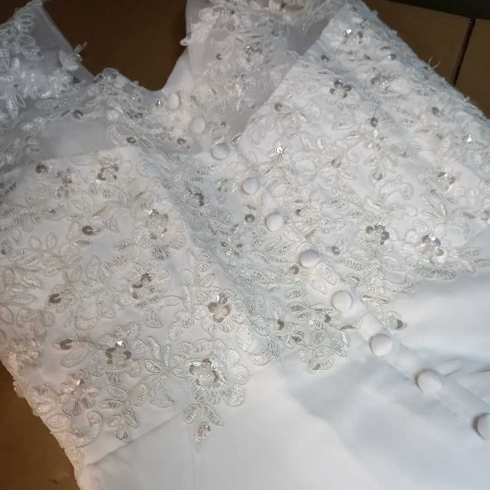 DESIGNER IVORY/EMBELLISHED LACE DETAILED WEDDING DRESS