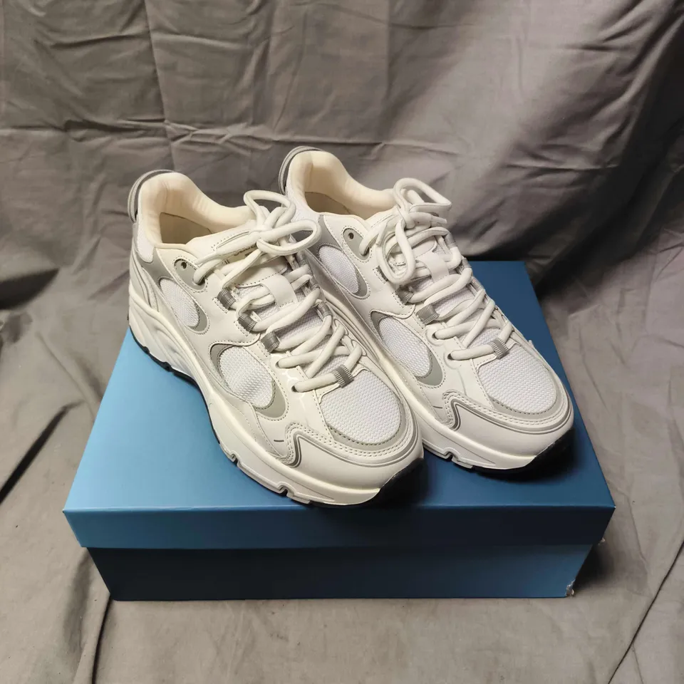 CLEENS PULSE RUNNER TRAINERS IN MERCURY - 8