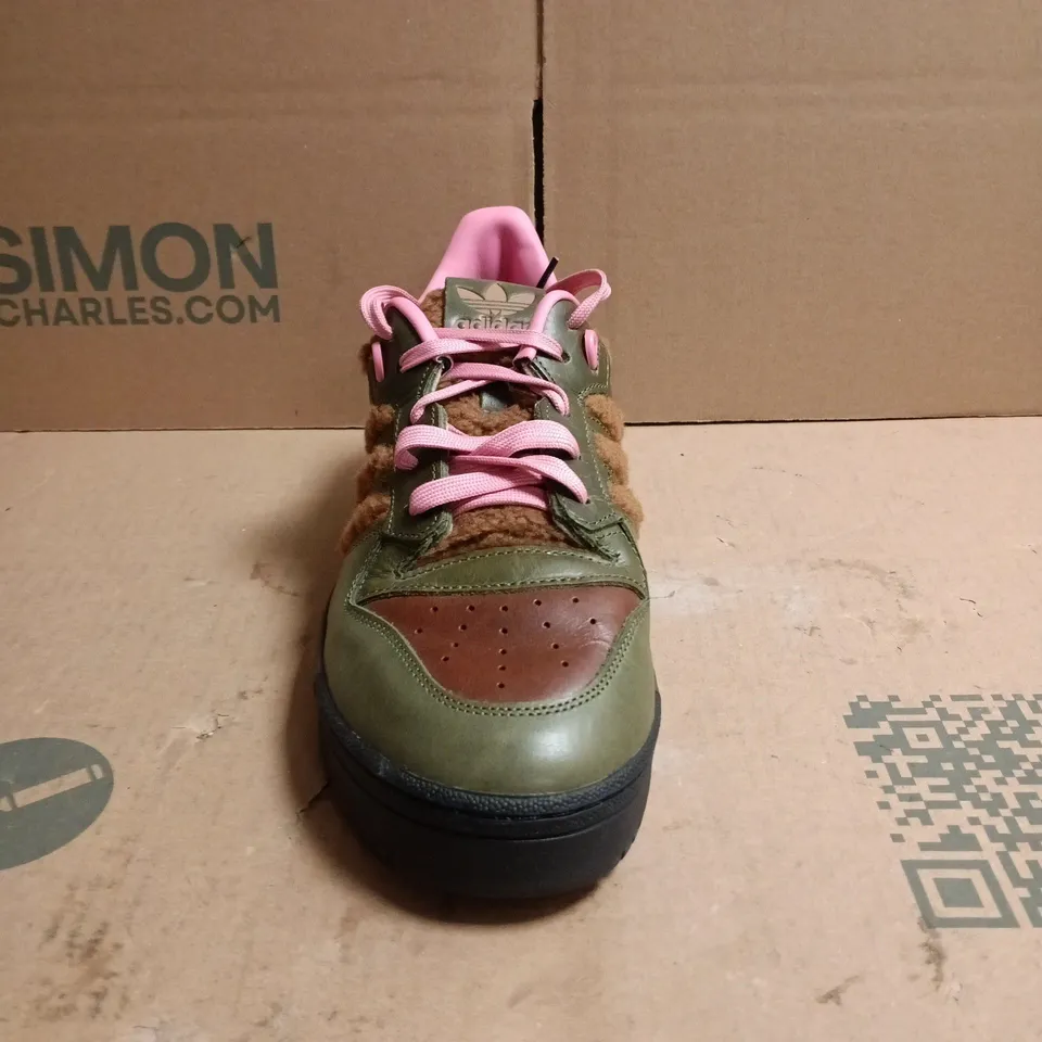 ADIDAS TRAINERS GREEN WITH PINK LACES AND FUT TRIM SIZE 10