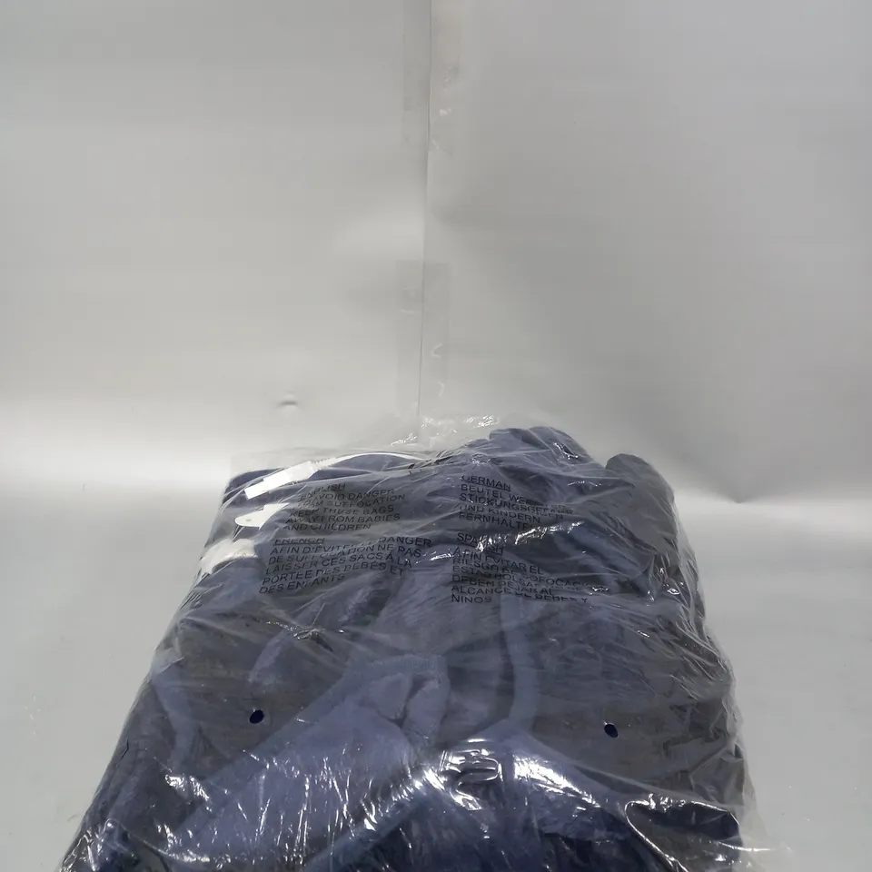 BOXED OUTLET COZEE HOME HEATED PLUSH WEARABLE BLANKET IN NAVY