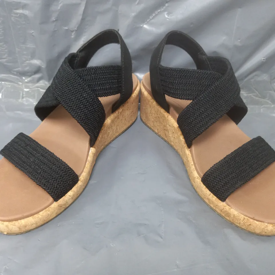BOXED SKECHERS SANDALS IN BLACK SIZE 3