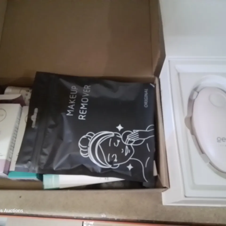 FOUR ITEMS, MAKE UP REMOVAL KIT, GENEO FACIAL DEVICE KIT, LED ZUTTA FACE MASK, BAUER LED FOLDING MIRROR