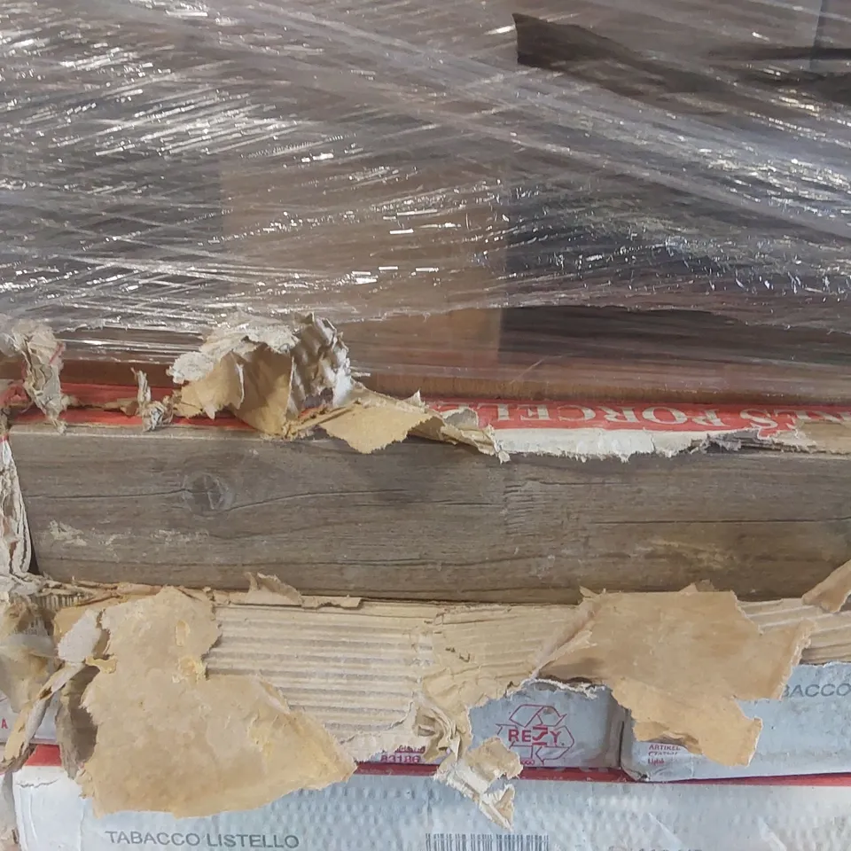 PALLET CONTAINING A VERY LARGE QUANTITY OF ASSORTED TILES
