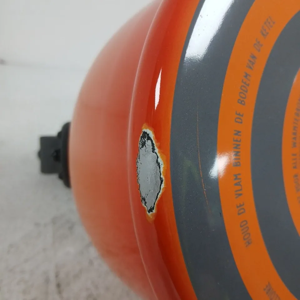 LE CREUSET KETTLE – ORANGE ENAMEL, 2.1L CAPACITY