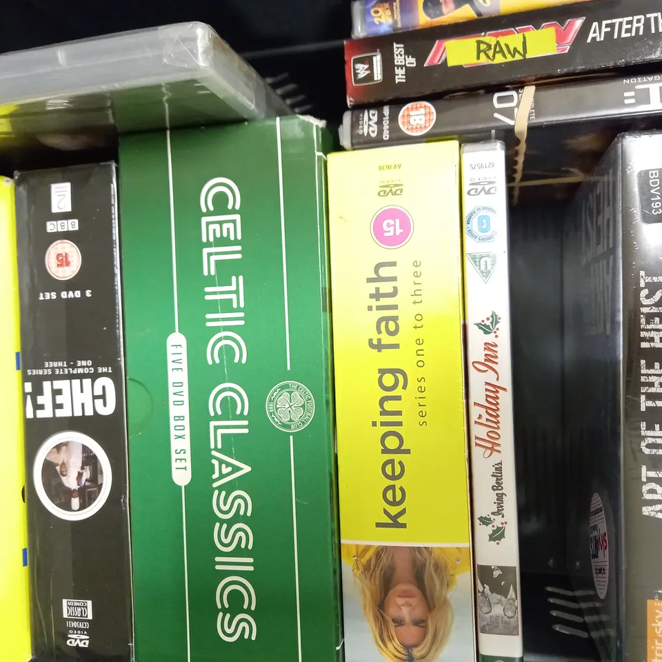 LOT OF 21 ASSORTED DVDS & BLU-RAYS, TO INCLUDE STAR WARS, YELLOWSTONE, THE WALKING DEAD, ETC