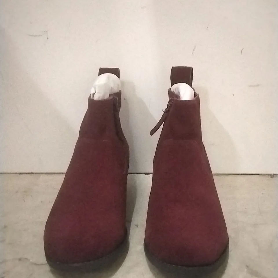 BOXED VIONIC VERA WOMENS ANKLE BOOT COLOUR: BURGUNDY SIZE: UK 3