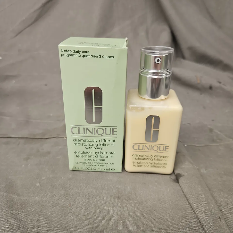 BOXED CLINIQUE DRAMATICALLY DIFFERENT MOISURISING LOTION WITH PUMP VERY DRY TO DRY COMBINATION SKIN TYPE 125ML