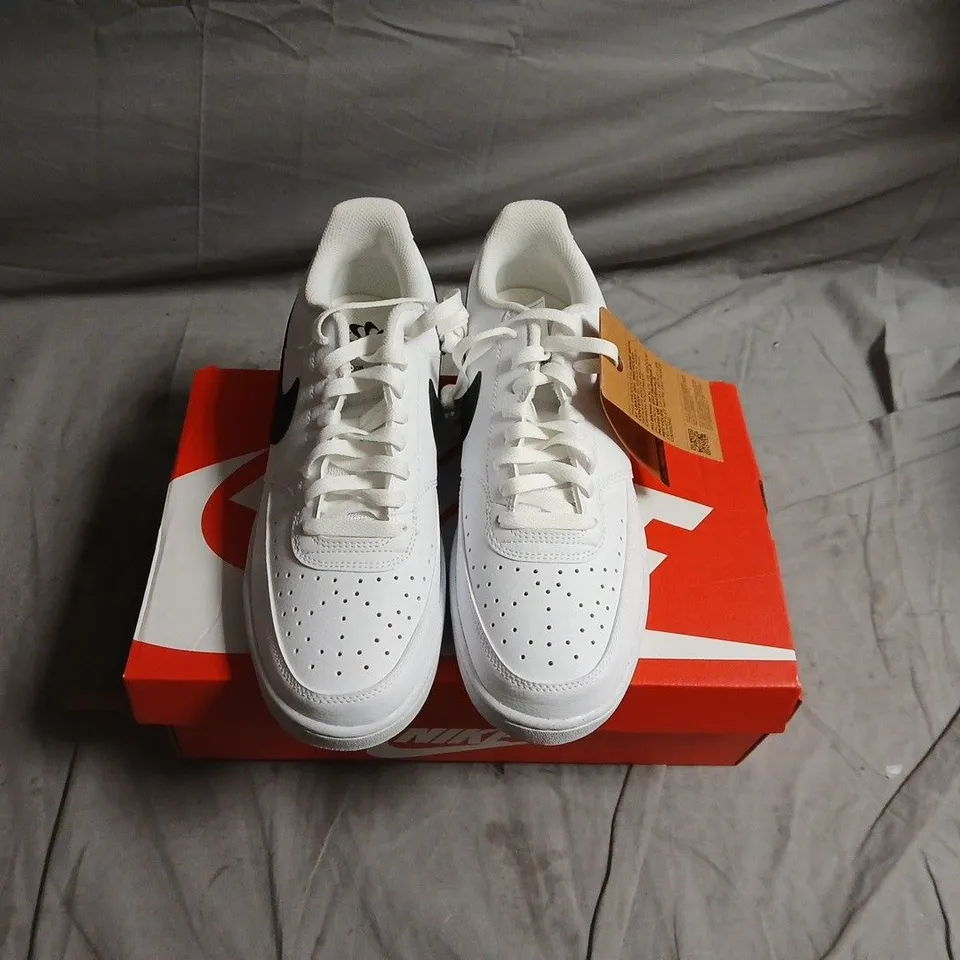 NIKE WHITE SNEAKERS WITH BLACK SWOOSH – BOXED