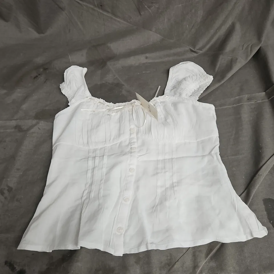 HOLLISTER PLEAT DETAIL TOP IN WHITE SIZE S