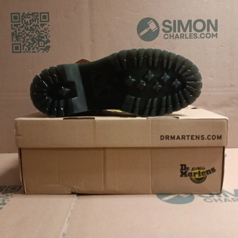 BOXED PAIR OF DR MARTENS VEGAN SINCLAIR BOOTS IN BLACK SIZE UK 5