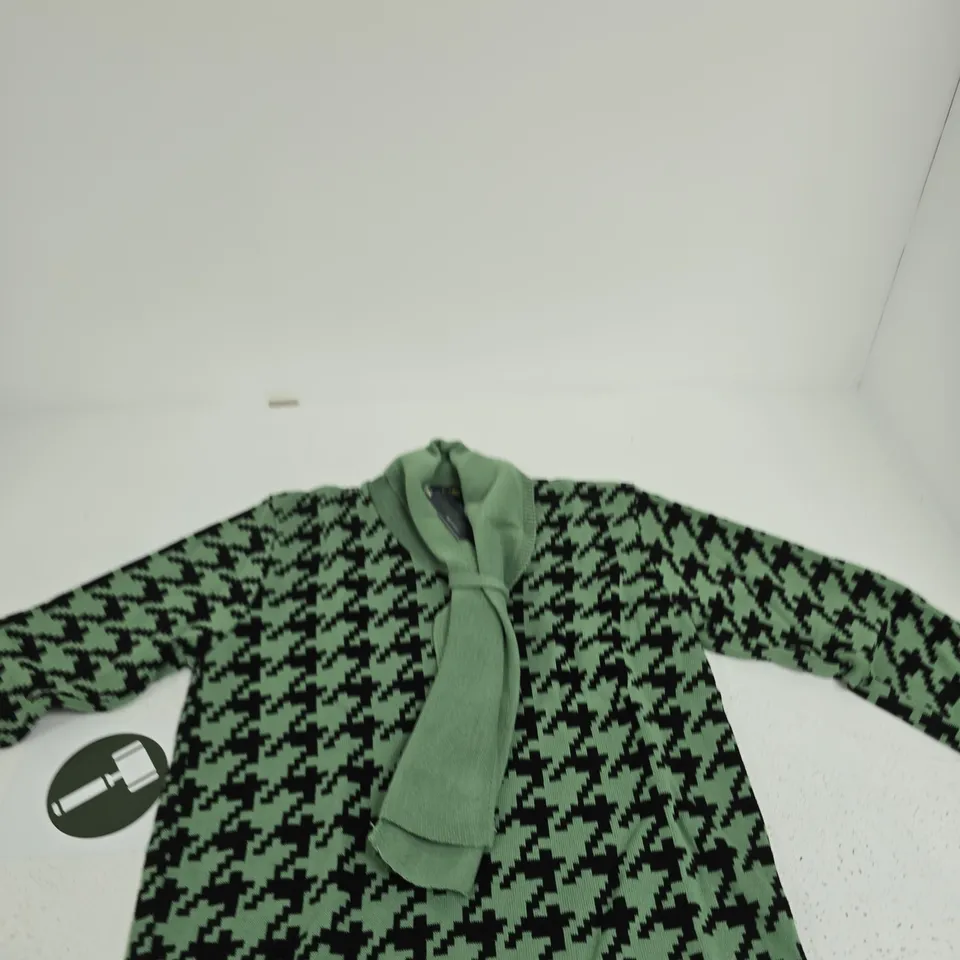 SUGAR CRISP GREEN & BLACK HOUNDSTOOTH KNIT JUMPER WITH NECK-TIE DETAIL – WOMEN’S, SIZE S
