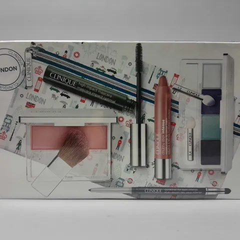 BOXED AND SEALED CLINIQUE EXCLUSIVE NON-STOP LOOKS SET
