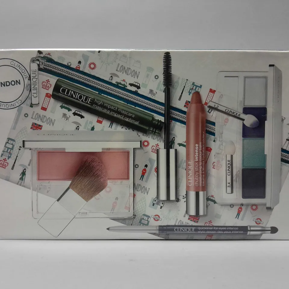 BOXED AND SEALED CLINIQUE EXCLUSIVE NON-STOP LOOKS SET
