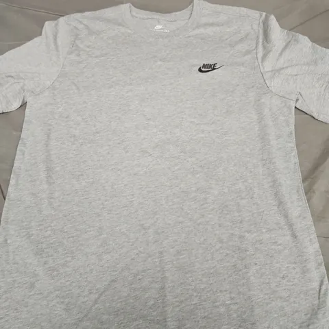 NIKE MEN'S GREY T-SHIRT - SIZE SMALL
