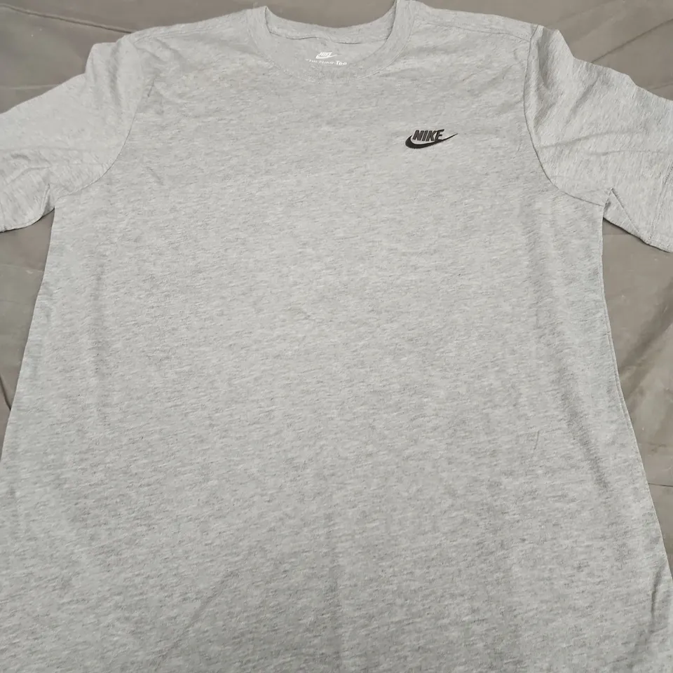 NIKE MEN'S GREY T-SHIRT - SIZE SMALL