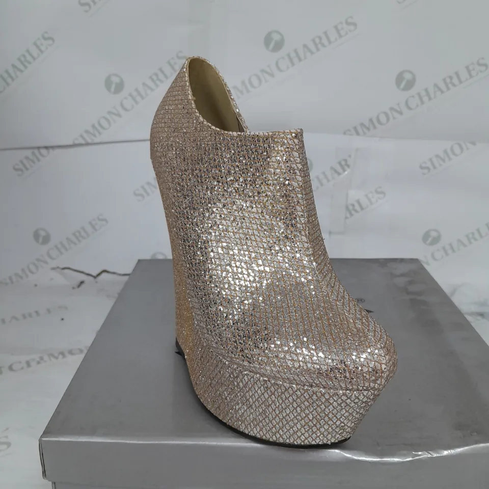 BOXED PAIR OF CASANDRA PLATFORM WEDGE ANKLE SHOE IN GOLD SHIMMER SIZE 6