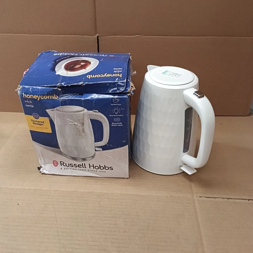 RUSSELL HOBBS 26050 PLASTIC KETTLE - HONEYCOMB WHITE