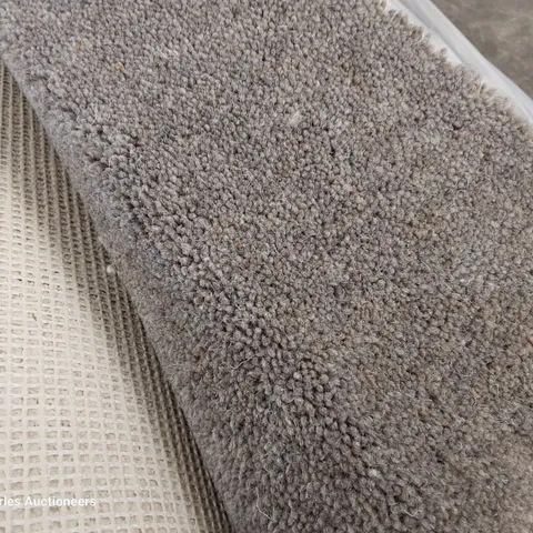 ROLL OF QUALITY VARIETY TRIALS CARPET APPROXIMATELY 5M Γ 8M