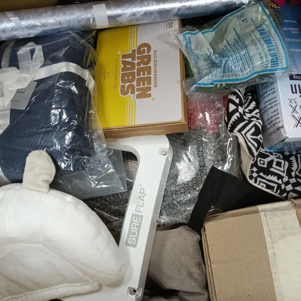 APPROXIMATELY 20 ASSORTED HOUSEHOLD PRODUCTS TO INCLUDE EPOXY RESIN, SURE FLAP, TOWEL BALE, ETC - COLLECTION ONLY