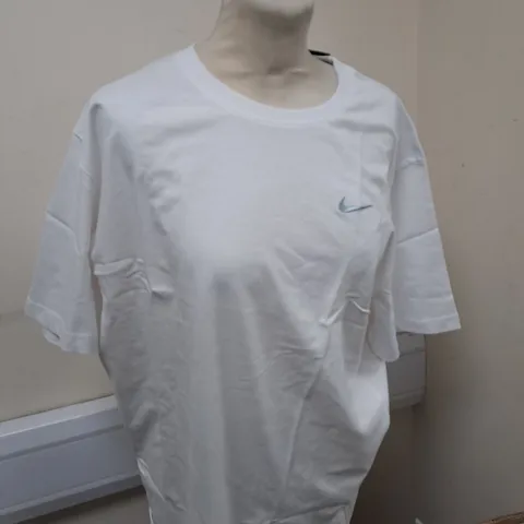 NIKE WHITE TEE SIZE XL