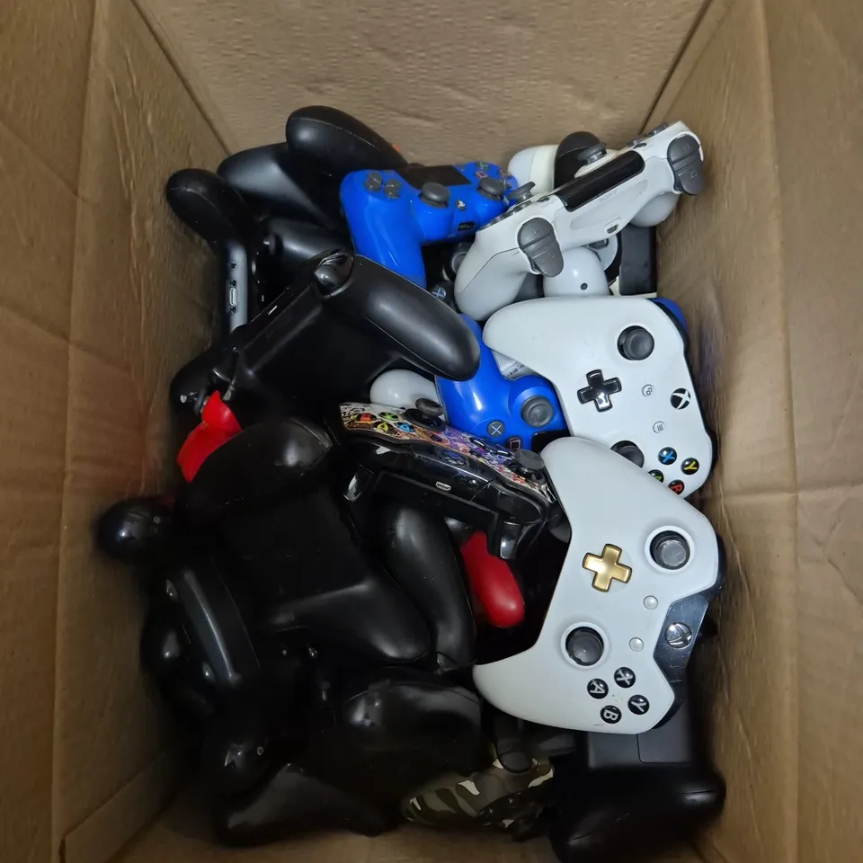 BOX OF APPROXIMATELY 20 ASSORTED GAME CONSOLE CONTROLLERS TO INCLUDE XBOX AND PLAYSTATION