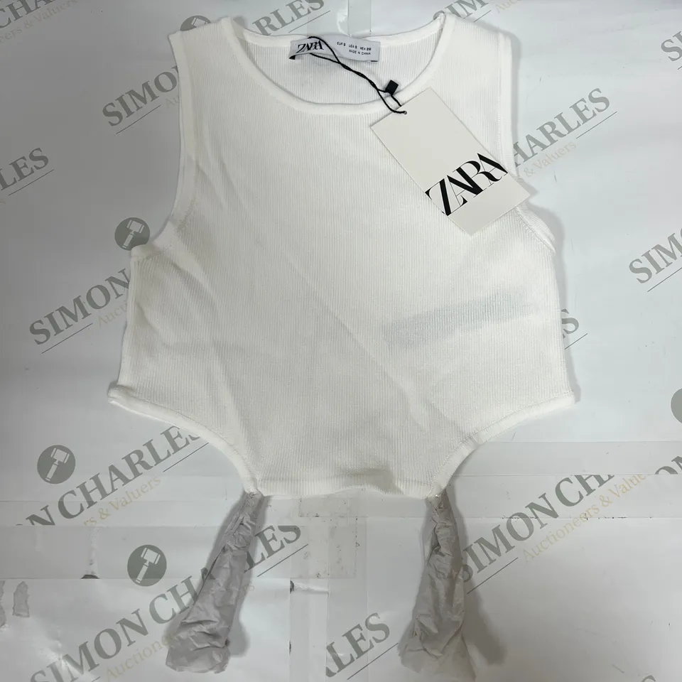 ZARA CHAIN DECOR SLEEVELESS TOP IN WHITE SIZE S