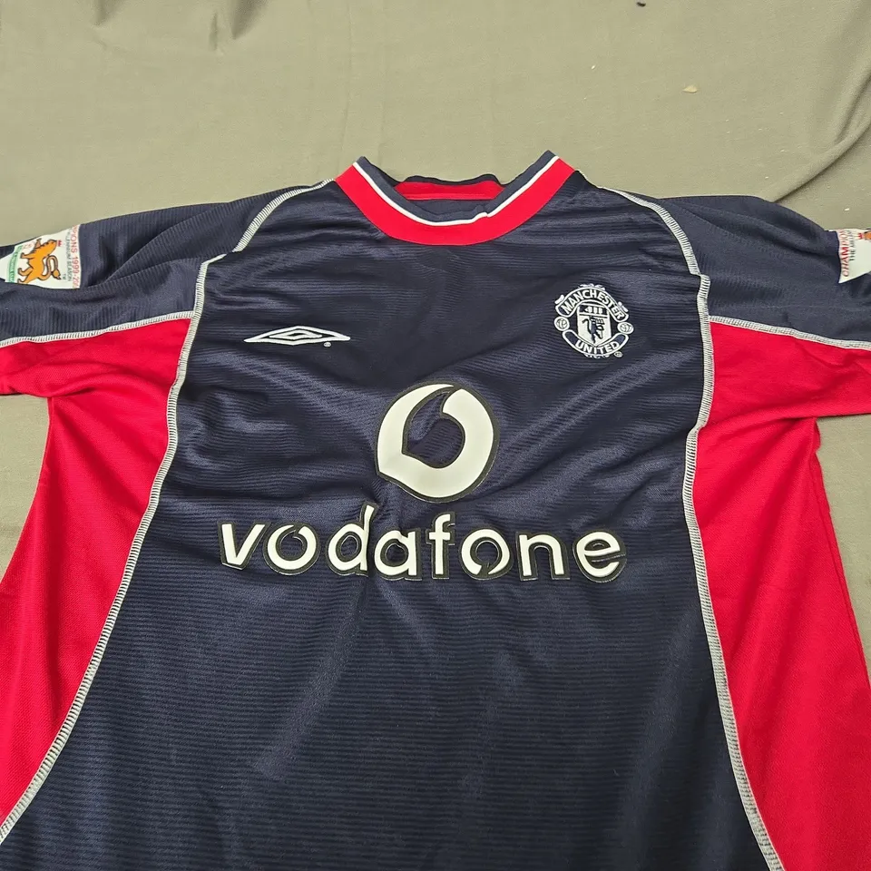 MANCHESTER UNITED FC RETRO AWAY JERSEY - GIGGS 11 - SIZE L